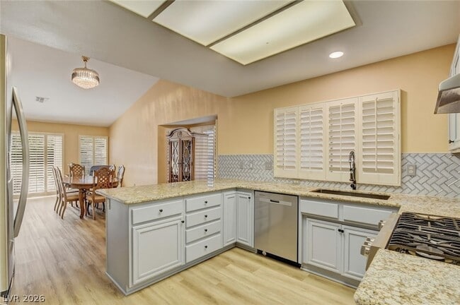 Building Photo - 2628 Highvale Dr