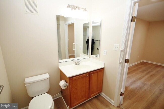 Building Photo - 7532 Coxton Ct