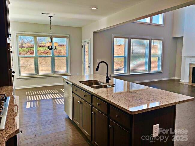 Building Photo - 7011 Kingfisher Way