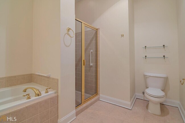 Building Photo - 5415 Northland Dr