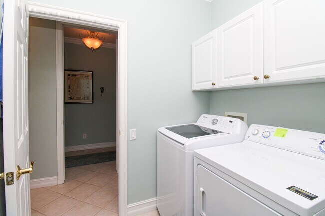 Building Photo - ** 2 PLUS DEN\2 BATH CONDO IN BARBADOS AT ...