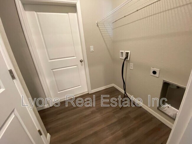 Building Photo - 2497 Cortland Ave