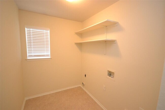 Building Photo - 718 Meadow View Dr