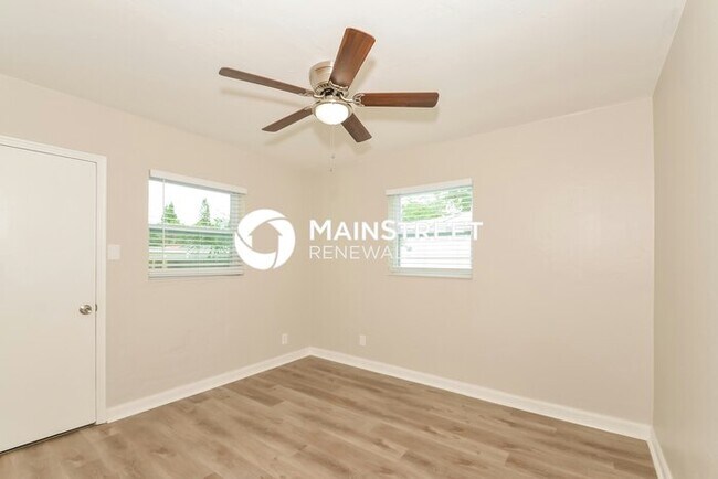 Building Photo - 3 Bedroom Pet-Friendly Home in BRADENTON, FL with Main Street Renewal
