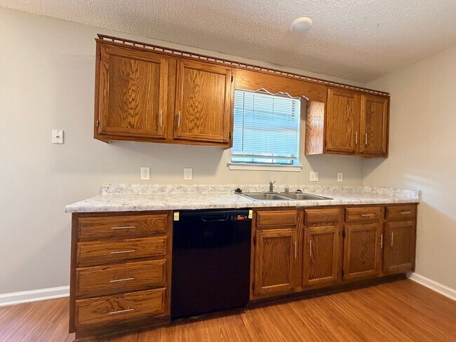 Building Photo - Beautiful Home Ready for You!