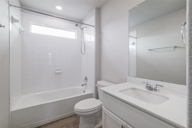 Building Photo - 445 Shiner Ln