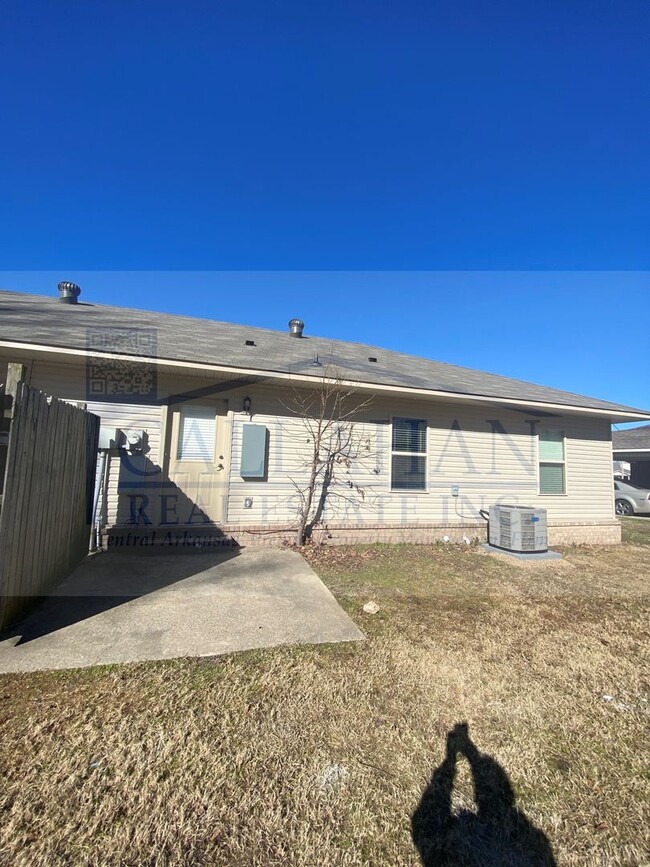 Building Photo - Updated 3 Bedroom in Jacksonville