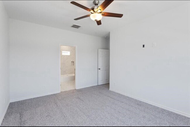 Building Photo - 11623 Waldemar Dr
