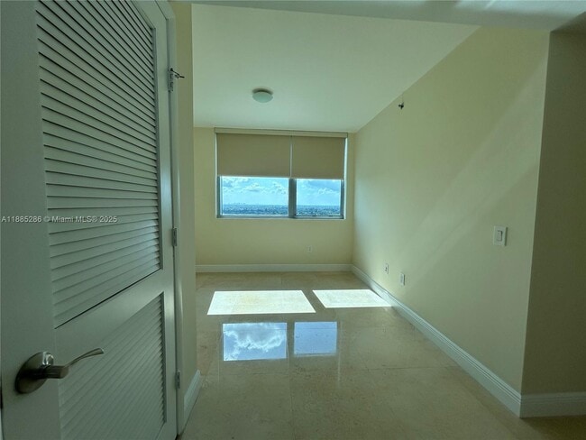 Building Photo - 2641 N Flamingo Rd