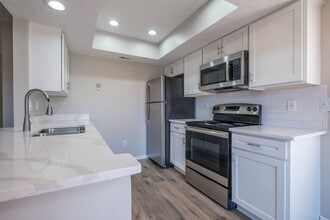 Building Photo - Perimeter Lakes Apartments