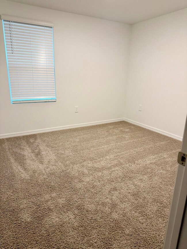 Building Photo - 4233 Foxway Dr