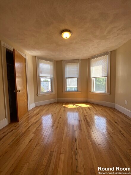 Building Photo - 51 Aldie St