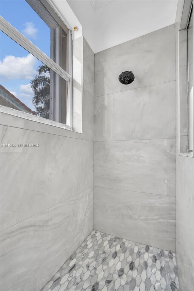 Building Photo - 5374 SW 33rd Ave