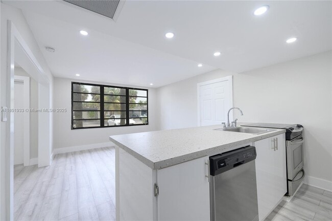 Primary Photo - 6518 Miami Lakes Dr
