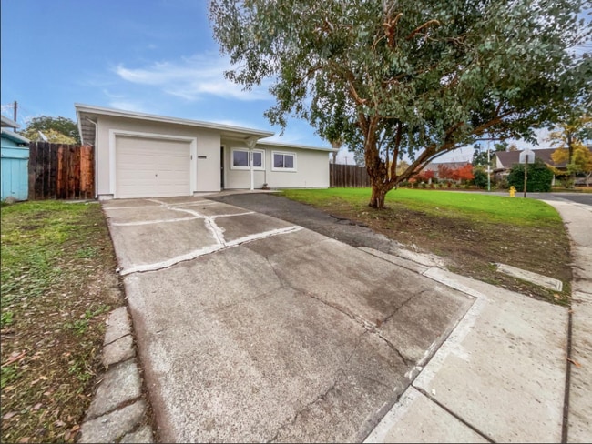 Building Photo - 5928 Lila Ln