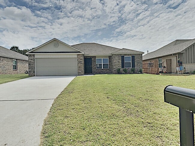 Building Photo - Wonderful 3 Bedroom 2 Bath Home - Shawnee Schools