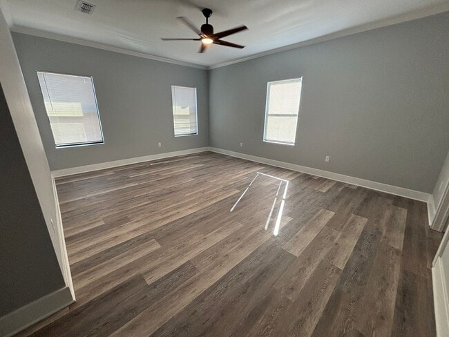 Building Photo - 5 bedrooms!! Remodeled top to bottom!