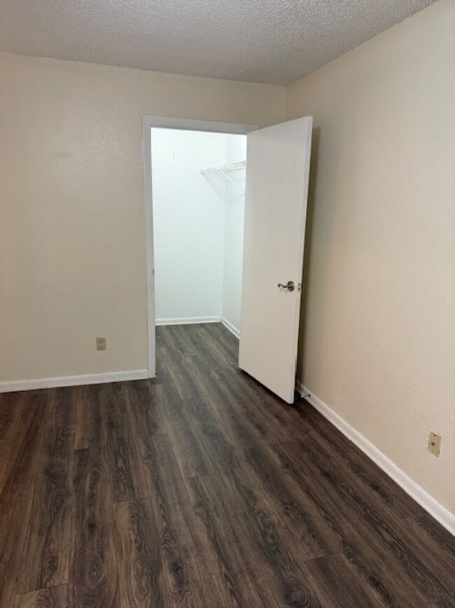 Building Photo - Lexington Place 2 bedroom Condo