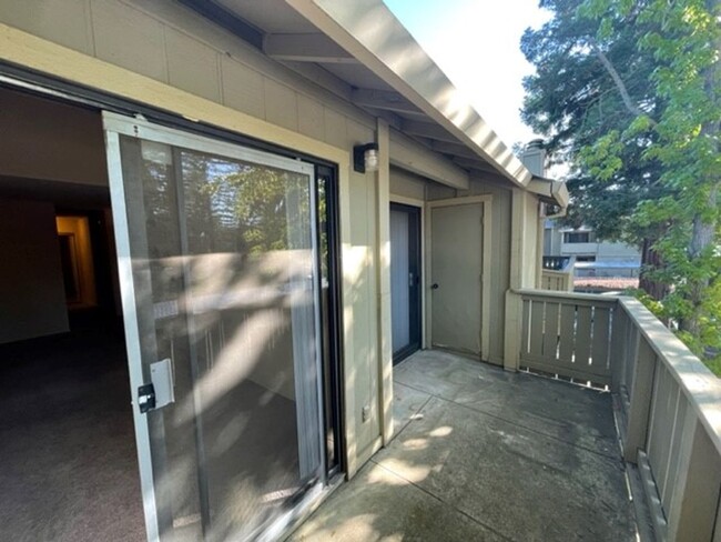 Building Photo - Twin Creek Commons Condo in Roseville