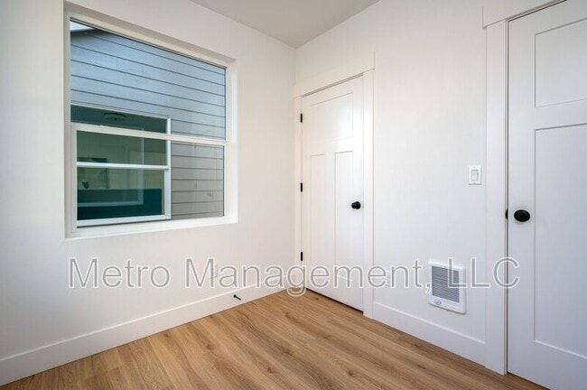 Building Photo - 12096 SE Market St