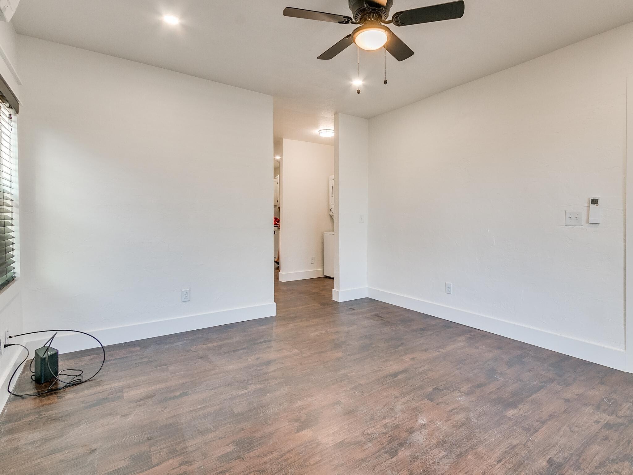 Living room - 2409 N Robinson Ave