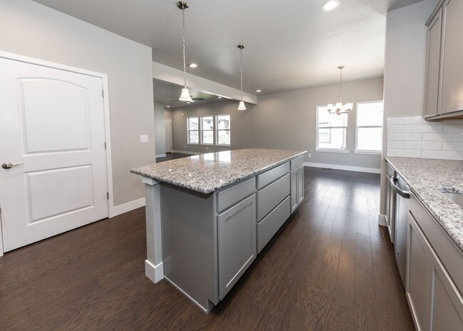 Building Photo - 5389 Sky Top Ln