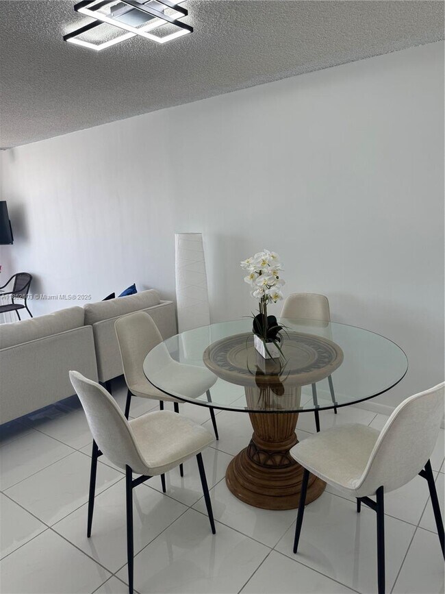 Building Photo - 3113 S Ocean Dr