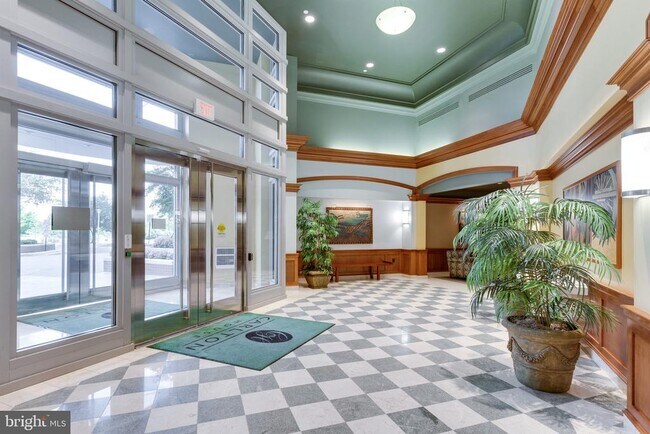 Building Photo - 11800 Sunset Hills Rd