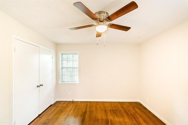 Building Photo - 3701 Joslyn St