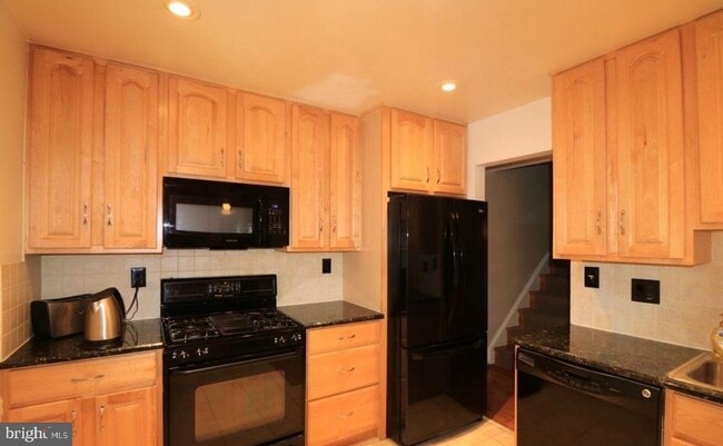 Building Photo - 553 Monet Dr