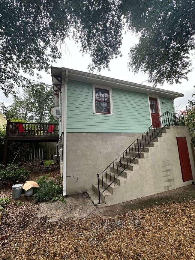 Building Photo - Garage Apartment in 5 Points!! One-Bedroom