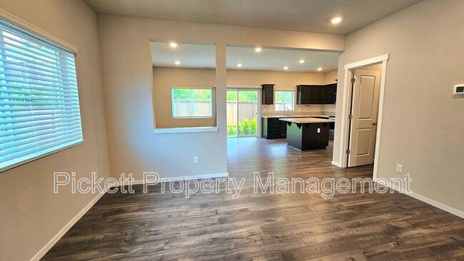 Building Photo - 6524 Yorktown Pl NE