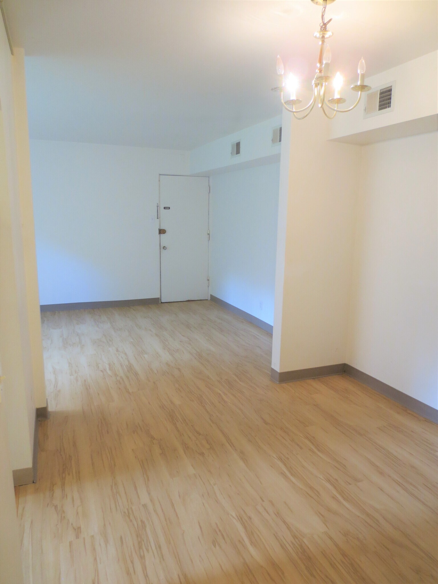 Building Photo - 5712 Phillips Ave