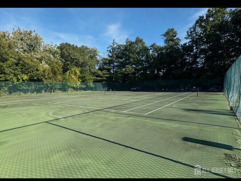 Building Photo - 331 Cricket Ln