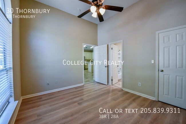 Building Photo - 30 Thornbury-