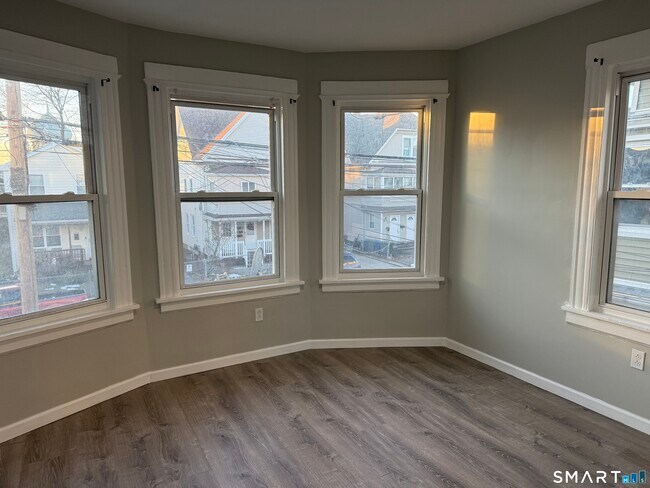 Building Photo - 276 Orchard St