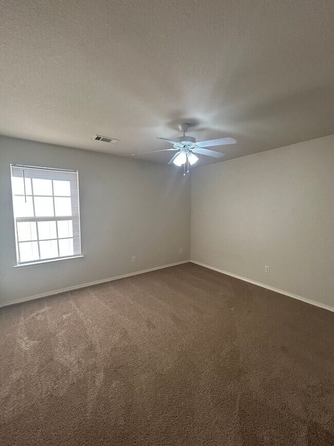 Building Photo - 3005 SW Amberwood Ave