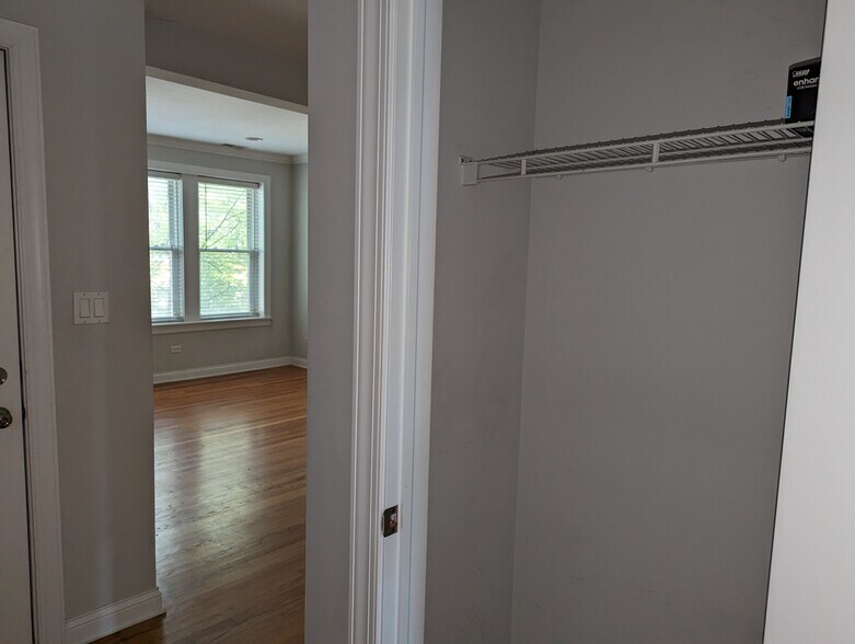 Building Photo - 3808 N Marshfield Ave