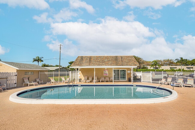 Building Photo - 2734 Ponce De Leon Blvd