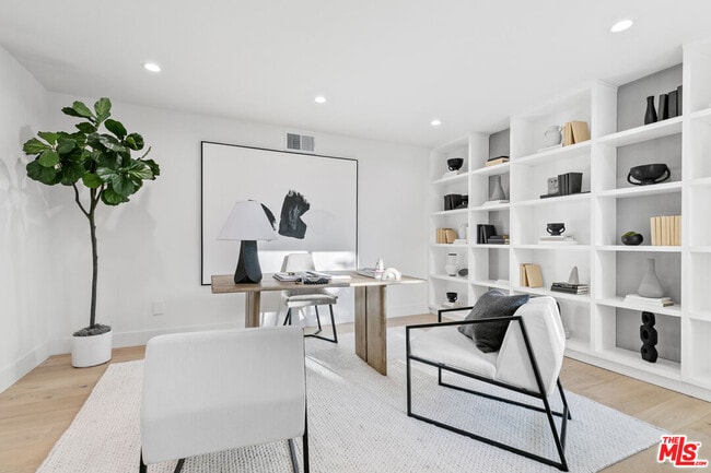 Building Photo - 18101 Green Meadow Dr