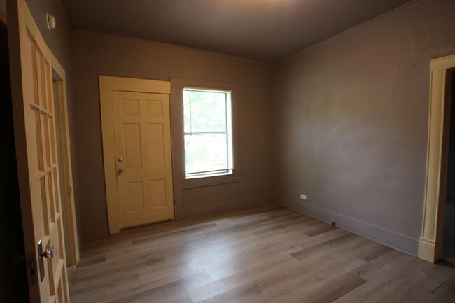 Building Photo - Tenneha Ave N 1535/1537