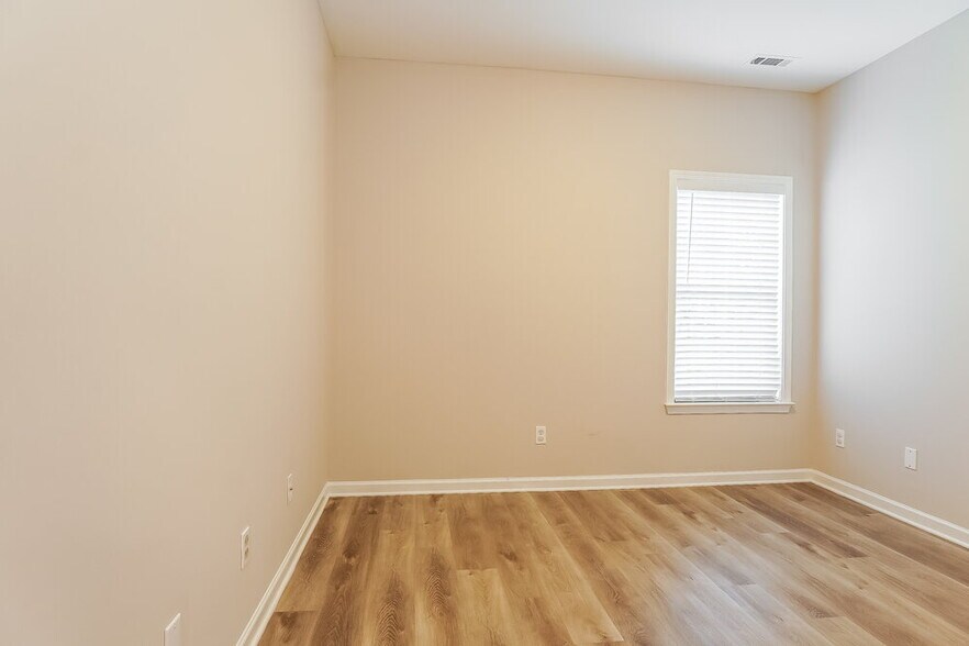 Building Photo - 392 Old Cahaba Trail