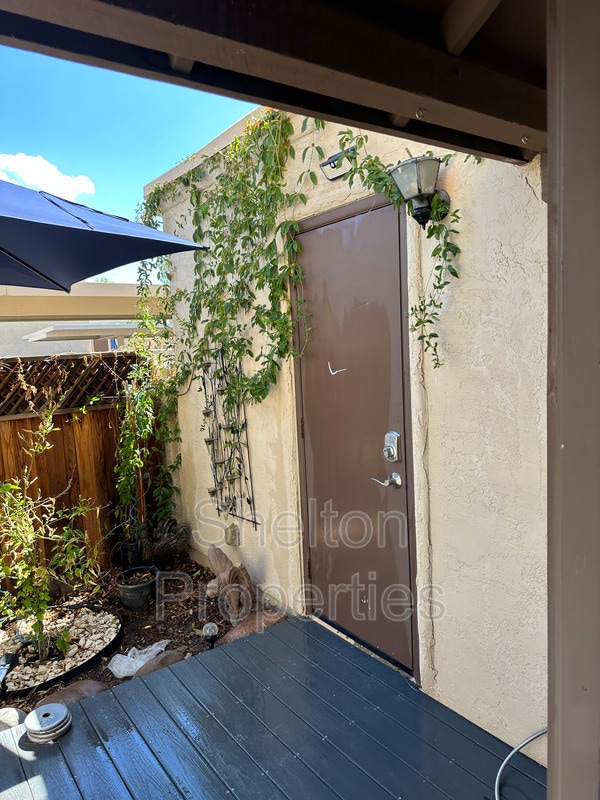 Building Photo - 8029 E Glenrosa Ave