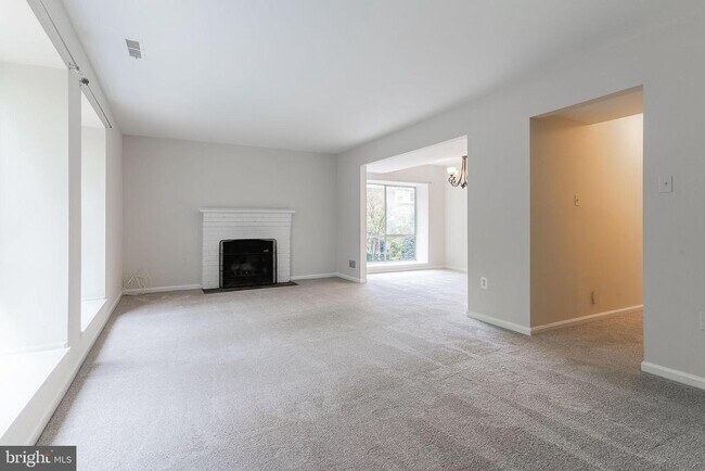 Building Photo - 3840 Persimmon Cir