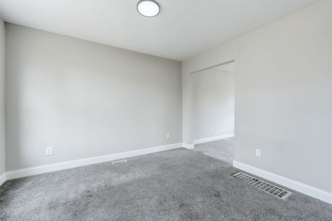 Building Photo - 3-Bedroom w/ New Kitchen Appliances