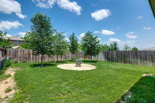 Building Photo - BEAUTIFUL 3-BEDROOM D.R. HORTON HOME IN RE...