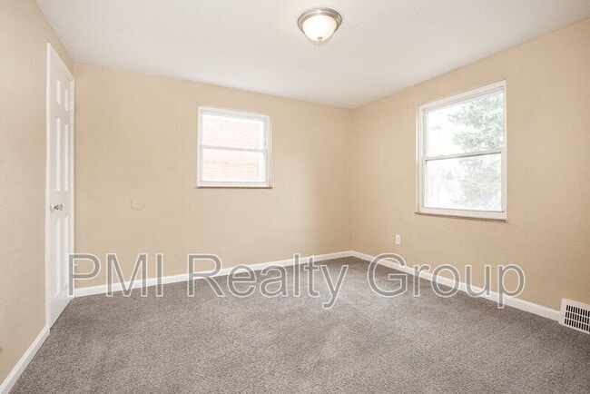 Building Photo - 645 Babbitt Rd