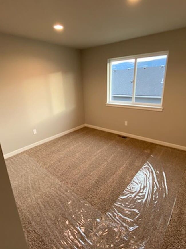 Building Photo - Luxury 3 bedroom, 2 bath home with double garage!