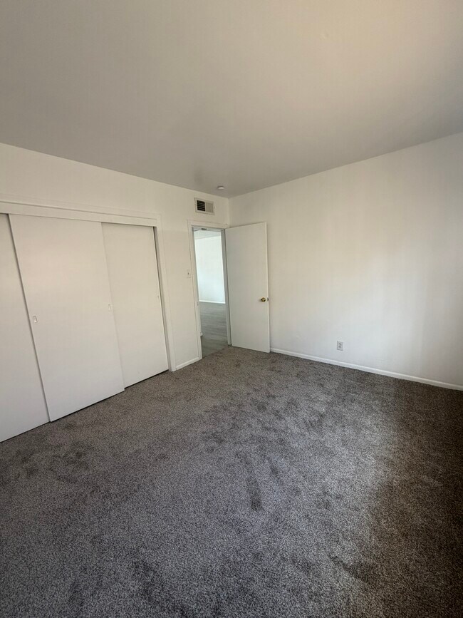 Building Photo - 1510 Amherst Dr SE