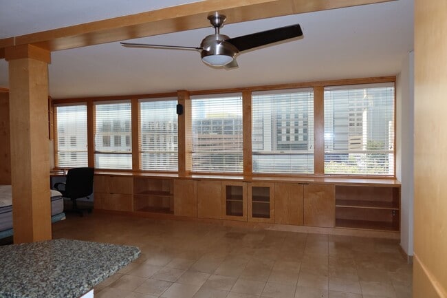 Building Photo - Downtown Studio / Home Office / All Bills ...